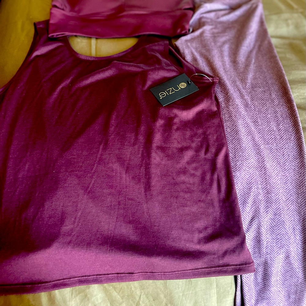 Sol & Mane legging S, Onzie Cover top M, whisperer bra top S